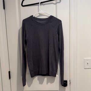 lululemon athletica Women's Gray Long Sleeve Top